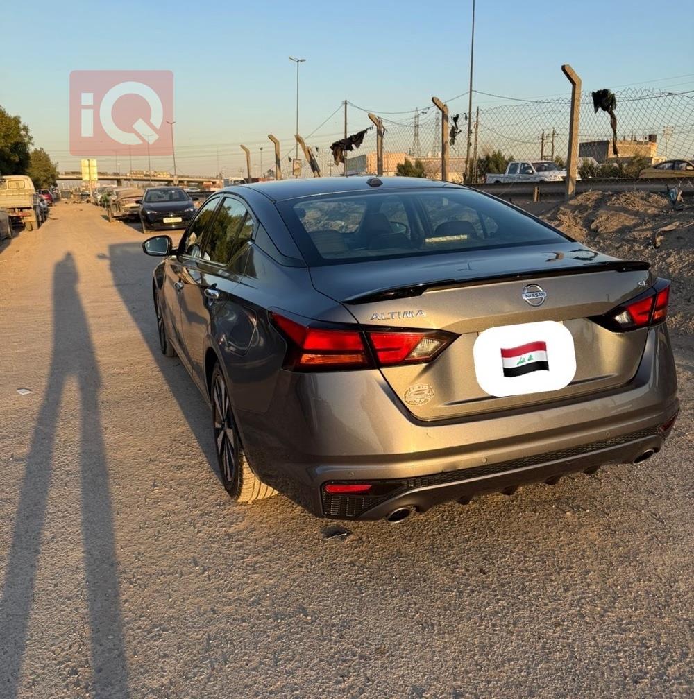 نيسان ألتيما